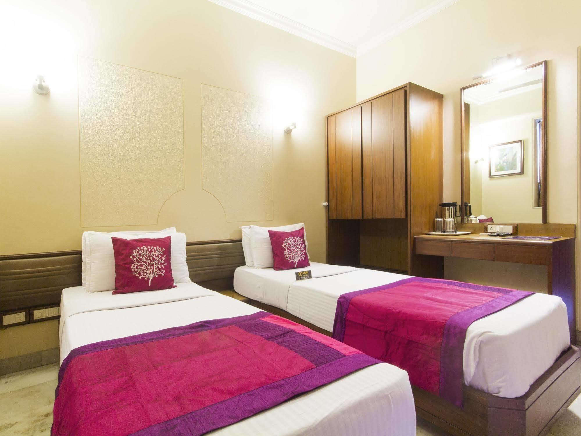 Hotel Ashray International, Sion - Near Bkc Мумбаи Экстерьер фото