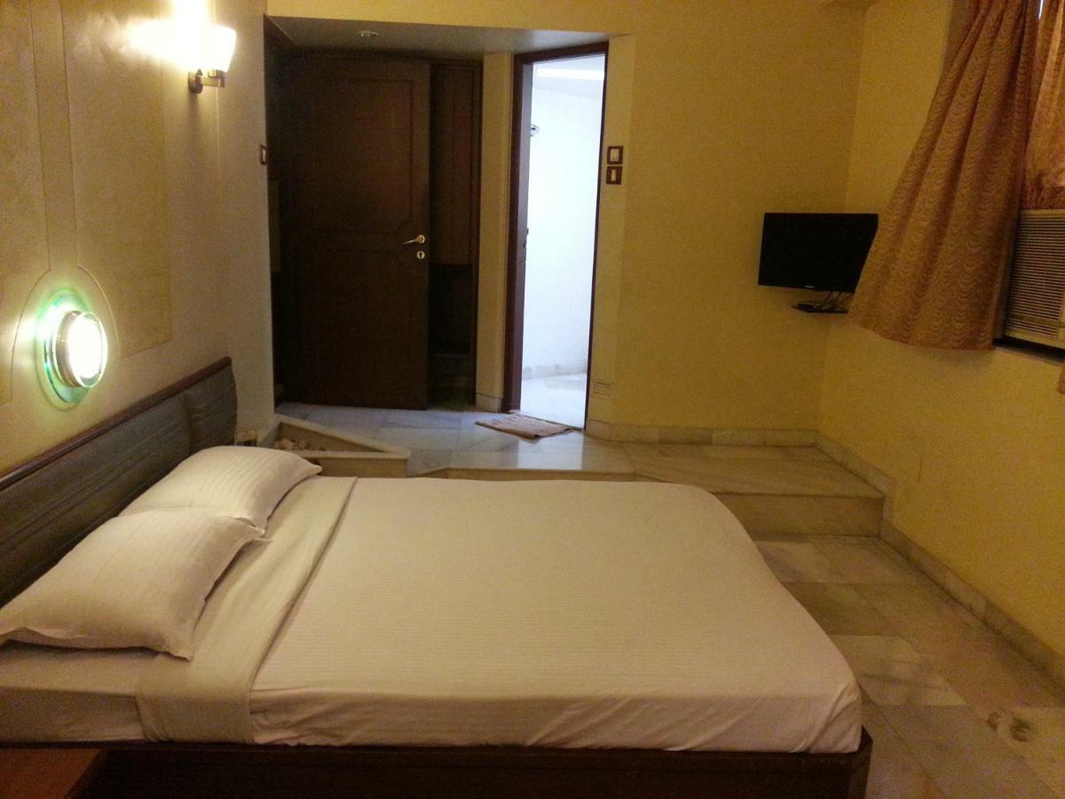 Hotel Ashray International, Sion - Near Bkc Мумбаи Экстерьер фото